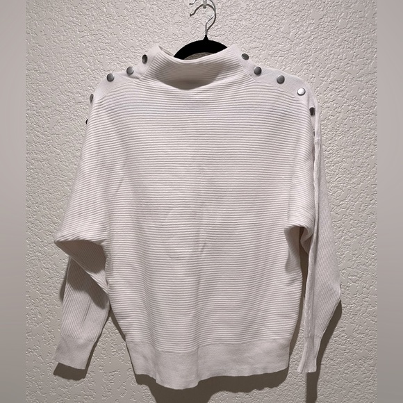 NWT Carmen Marc Valvo Cream Color sweater with Faux button details size L - Picture 3 of 12